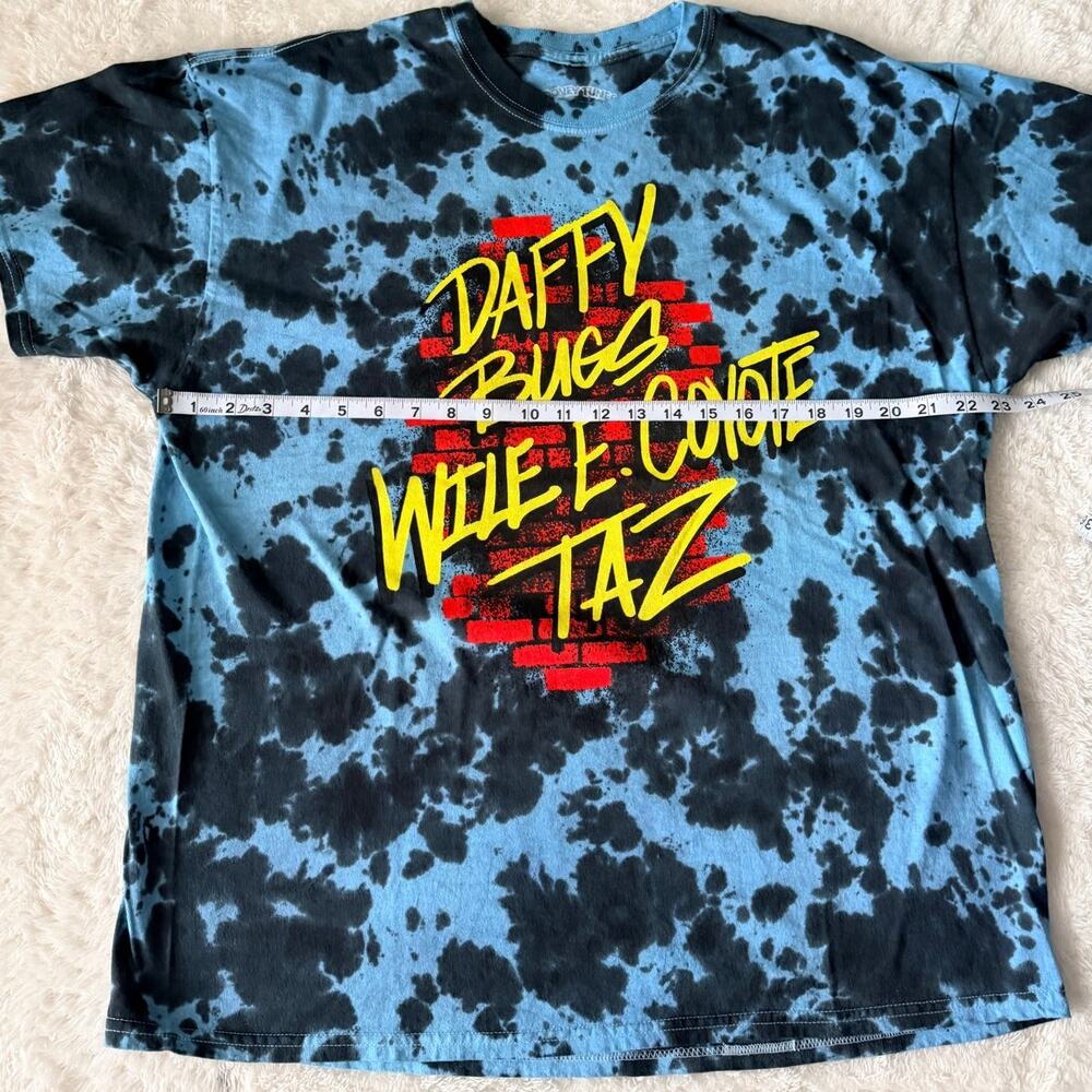 Looney Tunes Daffy Bugs Wile E Taz Blue Tie Dye Graphic Tee Medium NWOT